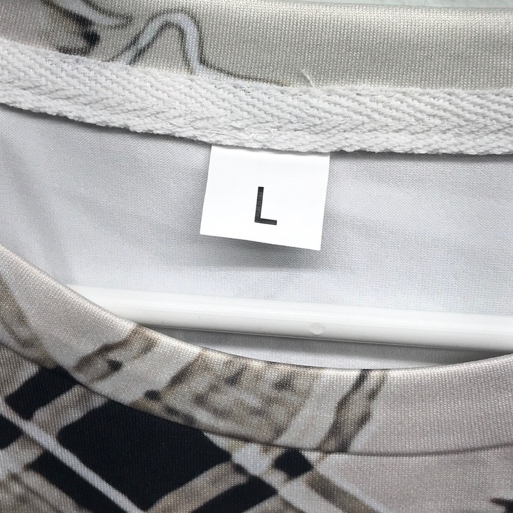Cream and Black Geometric Short Sleeve Top - Picture 2 of 3